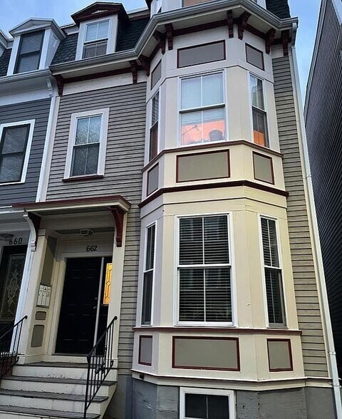 Primary Photo - 662 E 7th St
