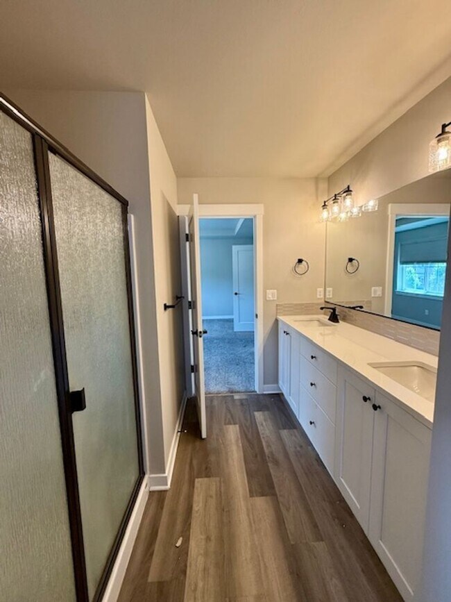 Building Photo - Beautiful 3-Bedroom Townhome in Purcell La...