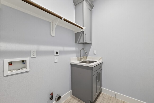 Building Photo - 10021 Alfred Ln