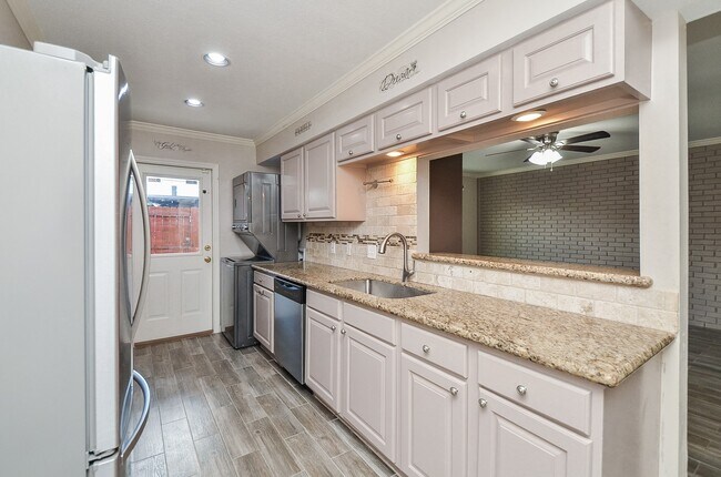 Building Photo - 13074 Trail Hollow Dr