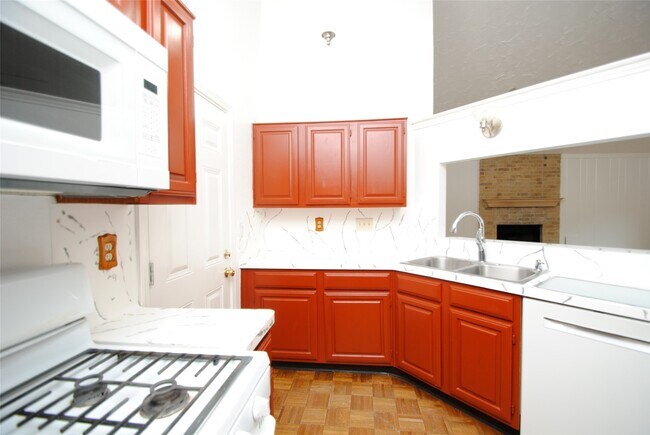 Building Photo - 16311 La Luna Dr