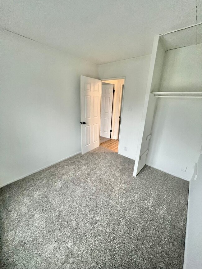 Building Photo - New Listing! 3 bedroom House!