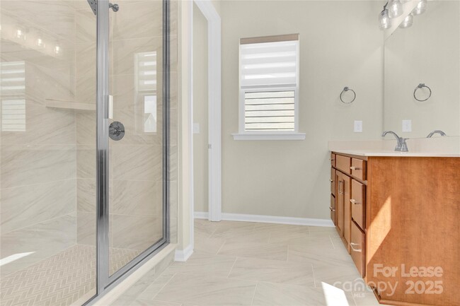 Building Photo - 5850 Strathmore Ct