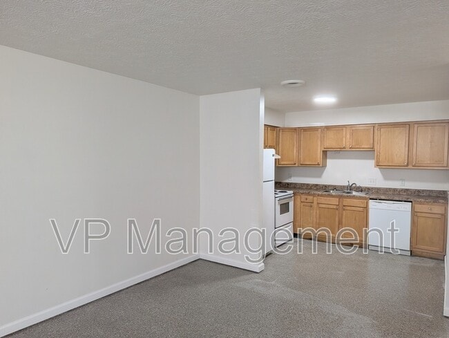 Building Photo - 2218 Emerald Dr