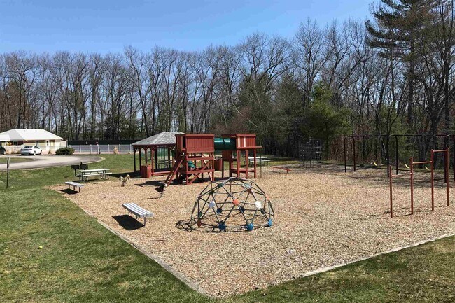 Building Photo - 96 Powers St