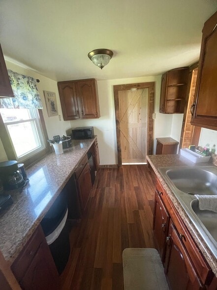 Kitchen area - 350 Hilltown Rd