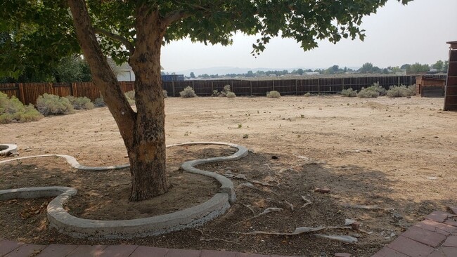 Building Photo - ONLY $2,550 PER MONTH FOR THIS SPACIOUS RANCH STYLE HOME -  2056 SQ FT / 3BDRM/2BATH/3GARAGE ON O...