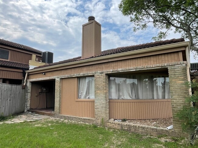 Building Photo - 12 Hallmark Dr