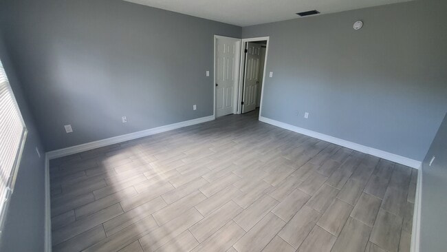 Building Photo - 1711 Lakewood Ave