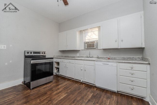 Building Photo - 603 E 4th St