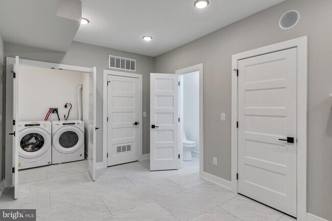 Building Photo - 1617 Brown St