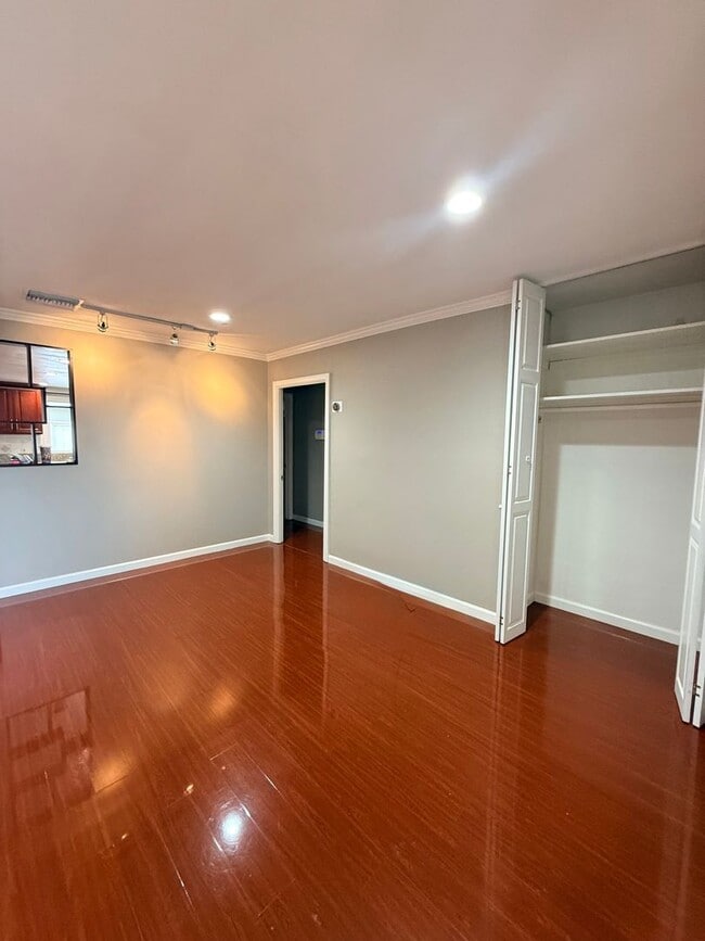 Building Photo - Upgraded 3-bedroom, 2-bath 1,240 sq. ft. i...