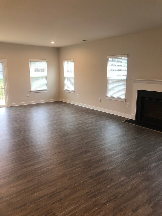 Building Photo - 2198 Craven Ln