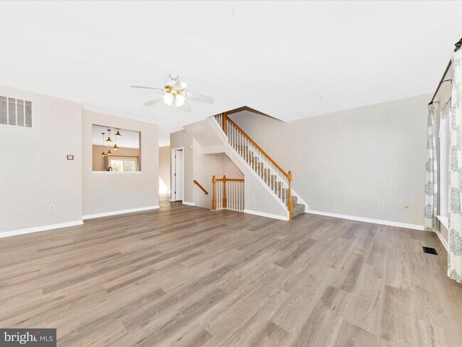 Building Photo - 2103 Paxton Terrace