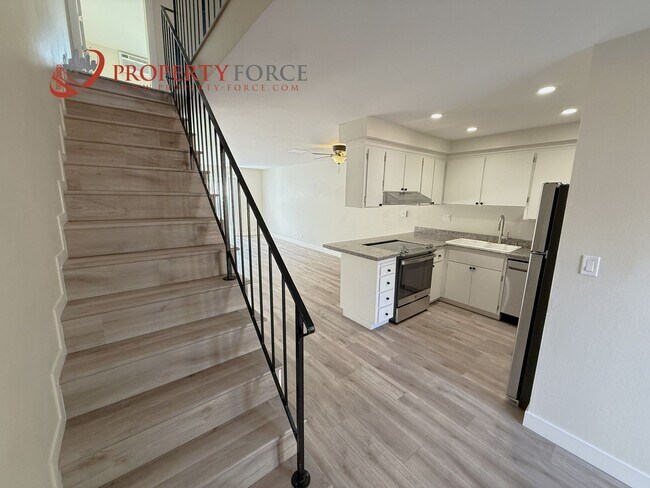 Building Photo - 946 Tamarack Ln