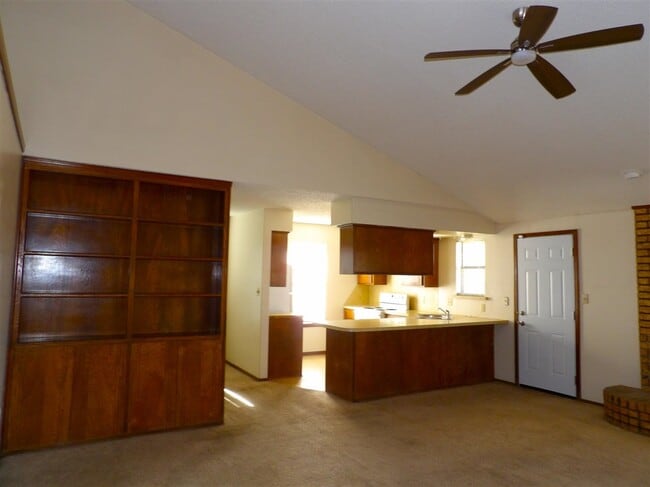 Building Photo - 813 SW Chaucer Dr