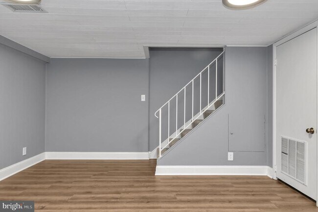 Building Photo - 4237 32nd Rd S