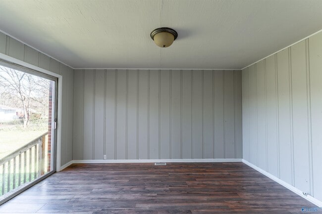 Building Photo - 712 Marion Dr