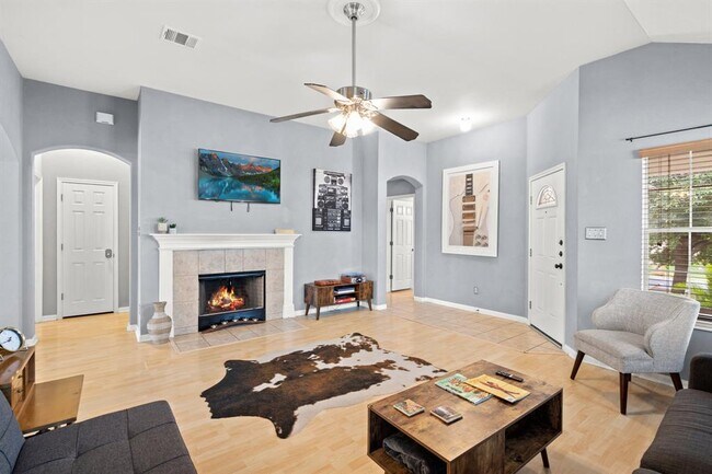 Building Photo - 1900 Melissa Oaks Ln