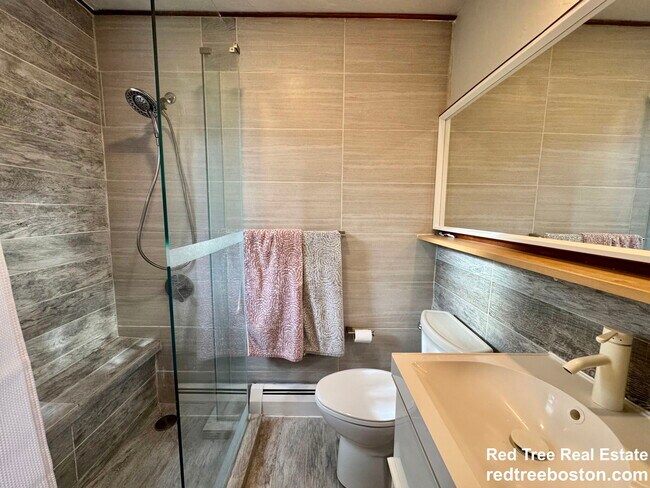 Building Photo - 48 Kent St