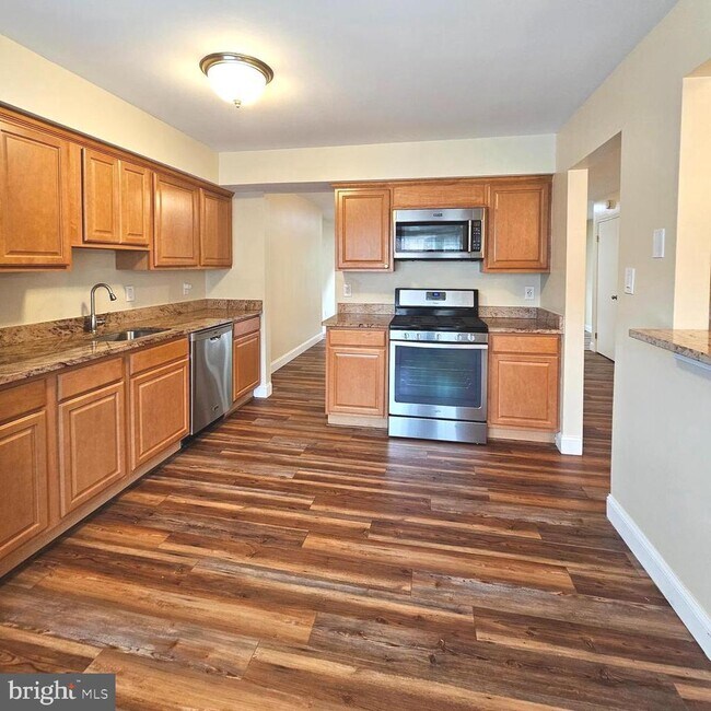Building Photo - 7811 Wintercress Ln