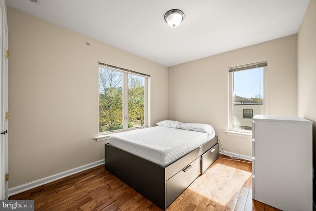 Building Photo - 1256 S 45th St