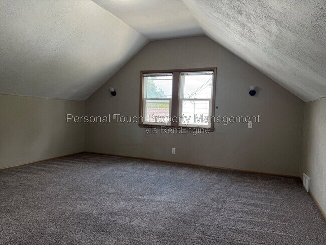 Building Photo - 413 22nd St S