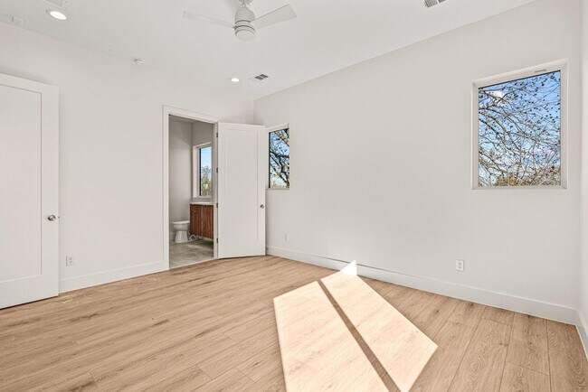 Building Photo - 2206 Arroyo Ave