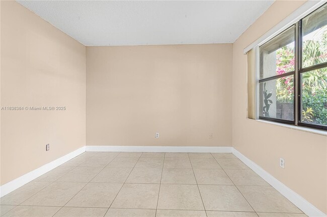 Building Photo - 1630 Sandpiper Blvd