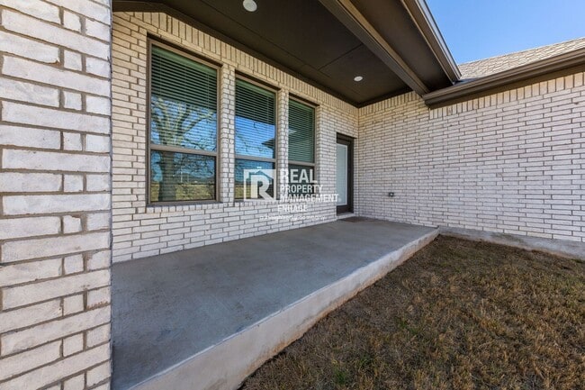 Building Photo - 2105 Bonavista Wy