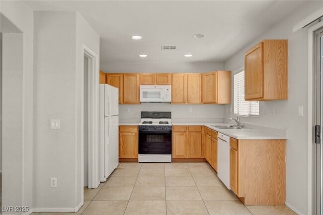 Building Photo - 5028 Nardini Ave
