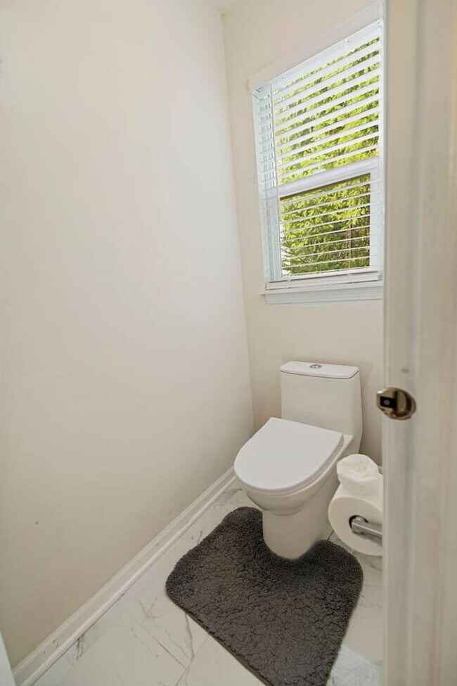 Building Photo - 784 Long Island Cir