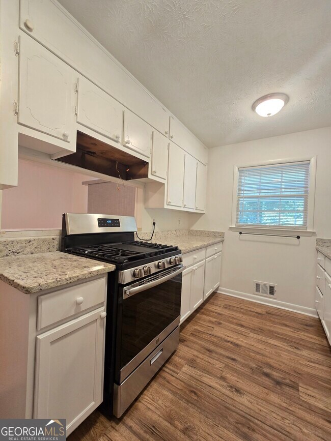 Building Photo - 4215 Terrace Dr