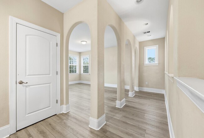 Building Photo - 109 Lac Courte