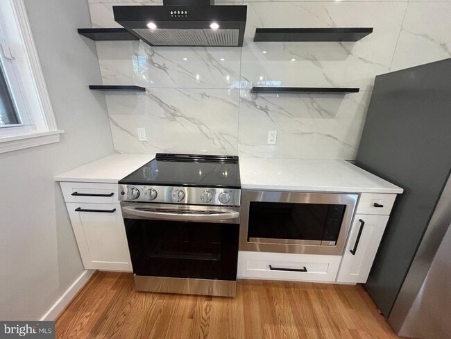 Building Photo - 327 Whittier St NW