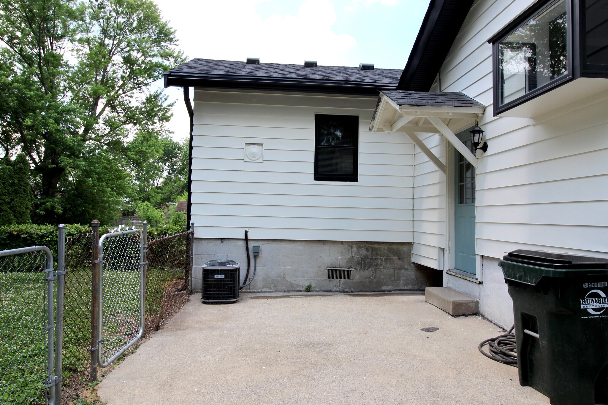 Building Photo - 6841 Buckingham Place