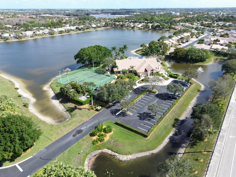 Building Photo - 10674 Oak Bend Way