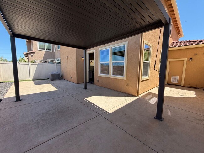 Building Photo - Beautiful 3-Bedroom Home in Anatolia