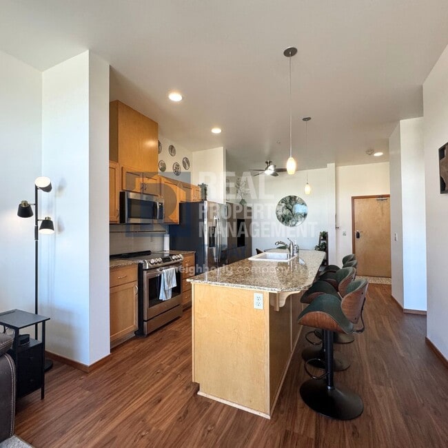 Building Photo - Fully Furnished Pioneer Park Condo!
