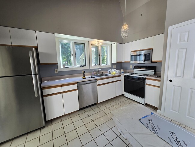 Building Photo - 103 Spinnaker Way