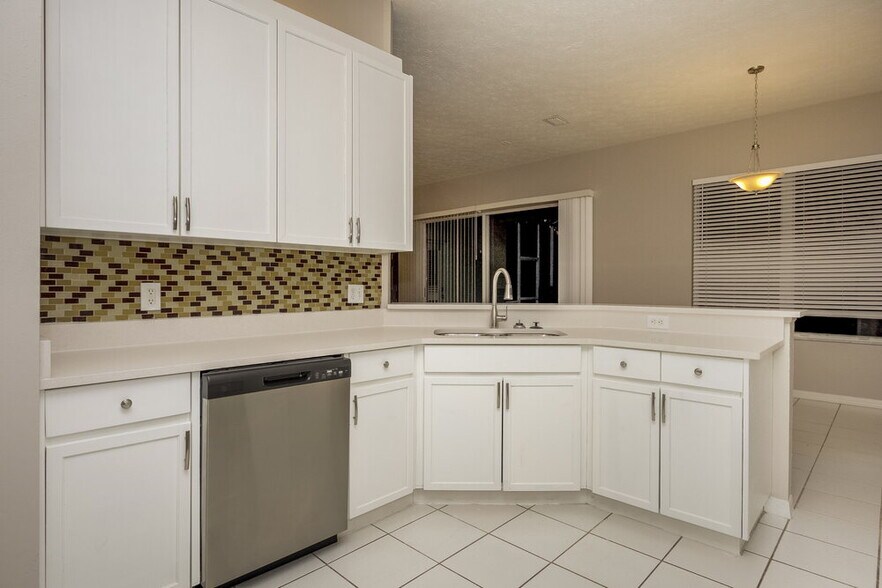 Building Photo - 2304 Golf Manor Blvd