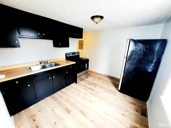 Building Photo - 1807 W Adams St