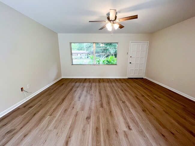 Building Photo - 3BR/1BA Pet Friendly House in NW Gainesvil...
