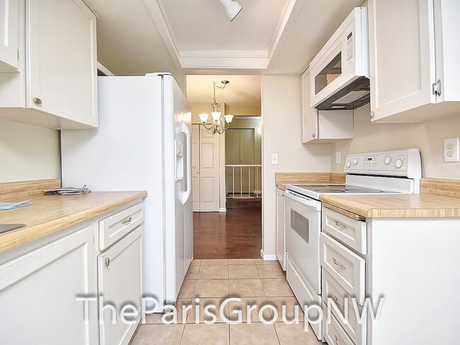 Building Photo - 3BR Top Flr Fairwood Condo – Great Locatio...