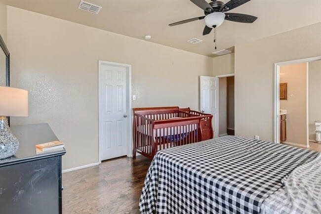 Building Photo - 1629 Kings Glen Ln