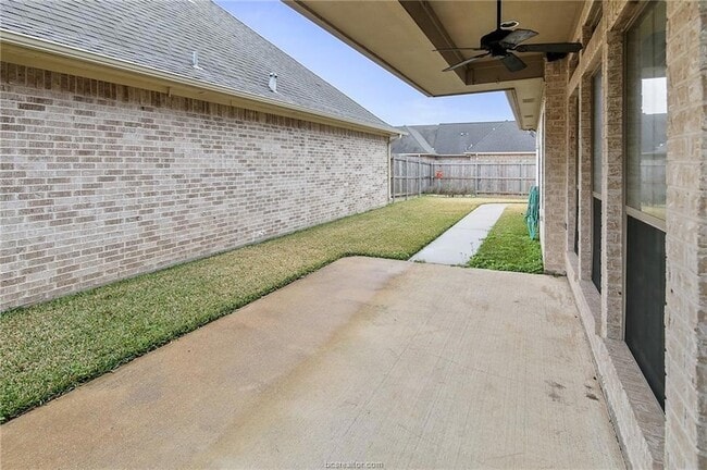 Building Photo - 200 Karten Ln