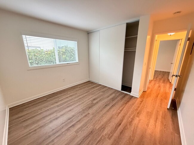 Building Photo - Two Bedroom Cypress Apartment For Rent-Includes One Car Garage!