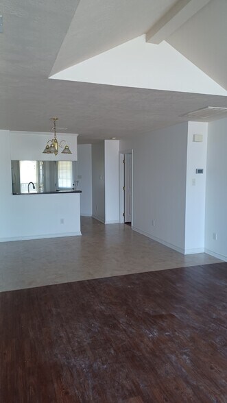Building Photo - 1008 Sun Meadow Ct
