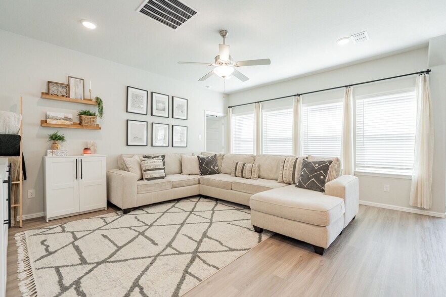Living Room - 1812 Damianita Dr