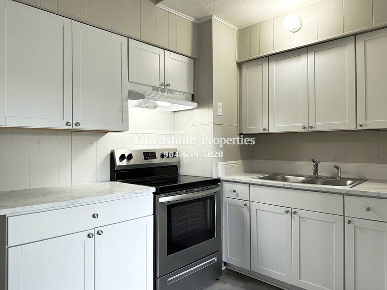 Building Photo - 3518 Japonica Rd N